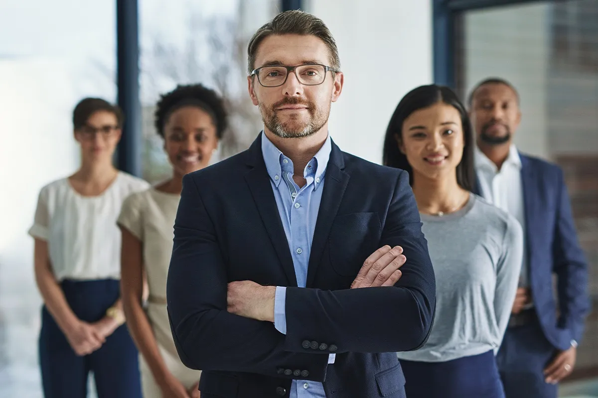 Un manager avec son equipe